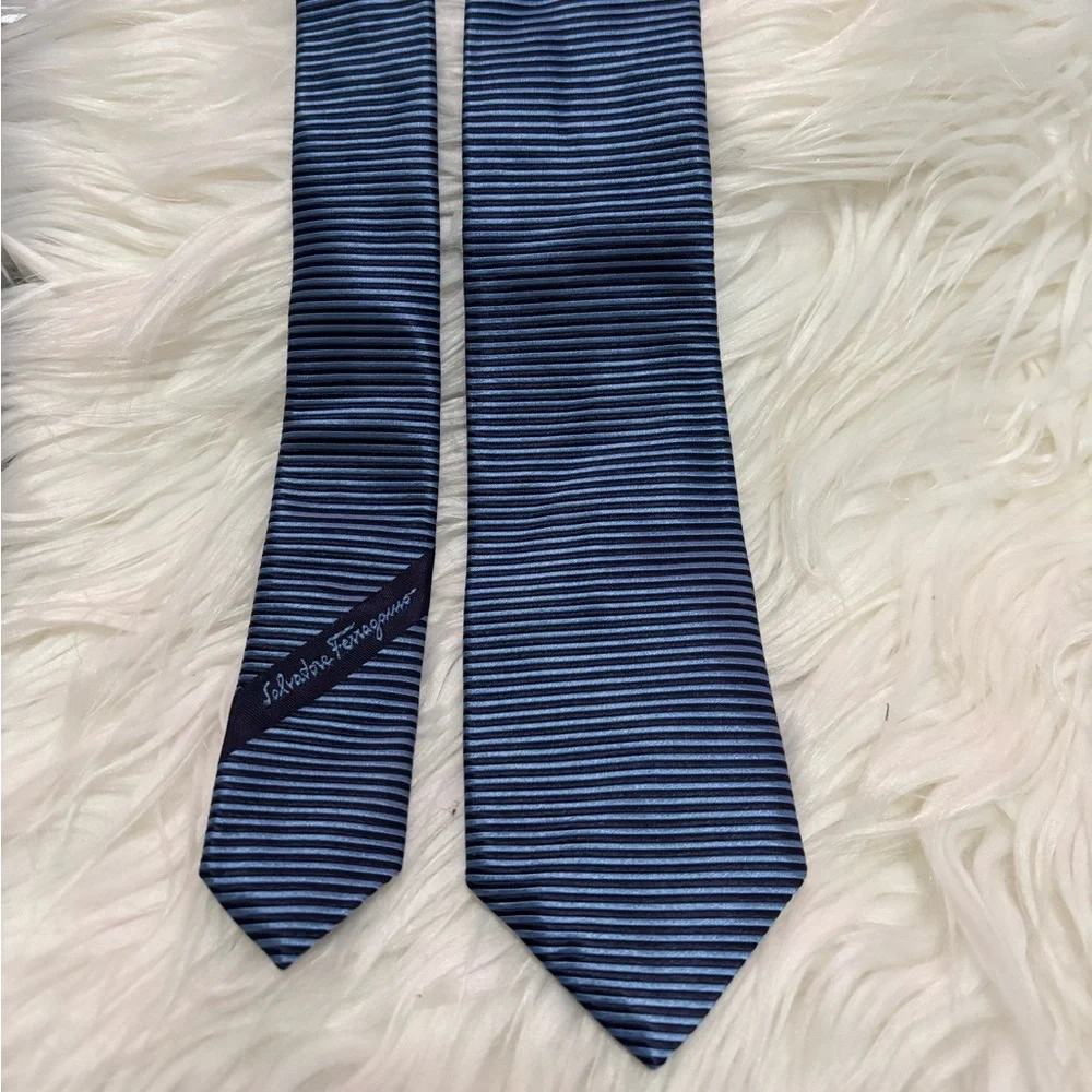 SALVATORE FERRAGAMO Men's Striped Silk Tie - Picture 2 of 5